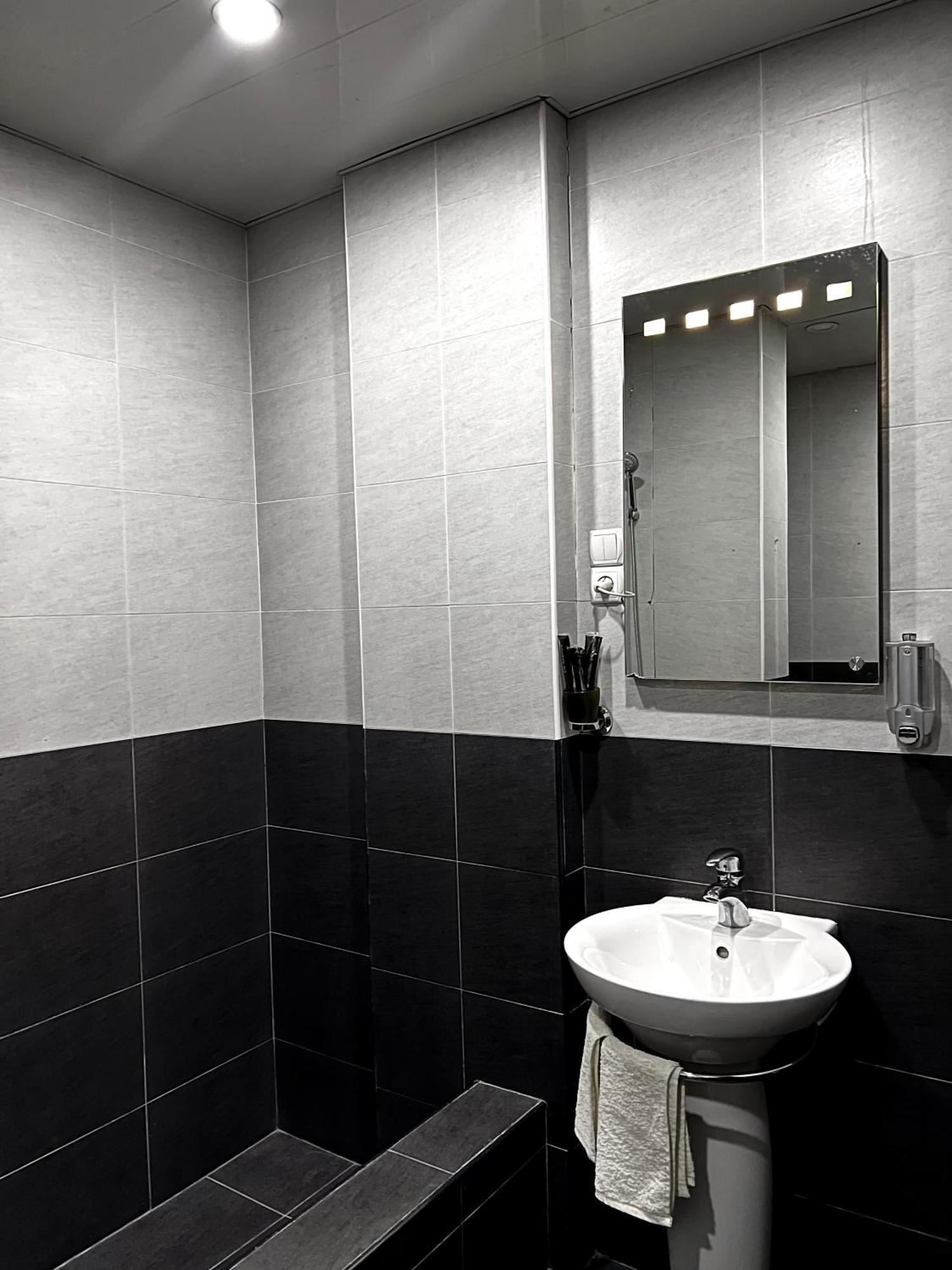Hotel 6 Tbilisi Eksteriør bilde