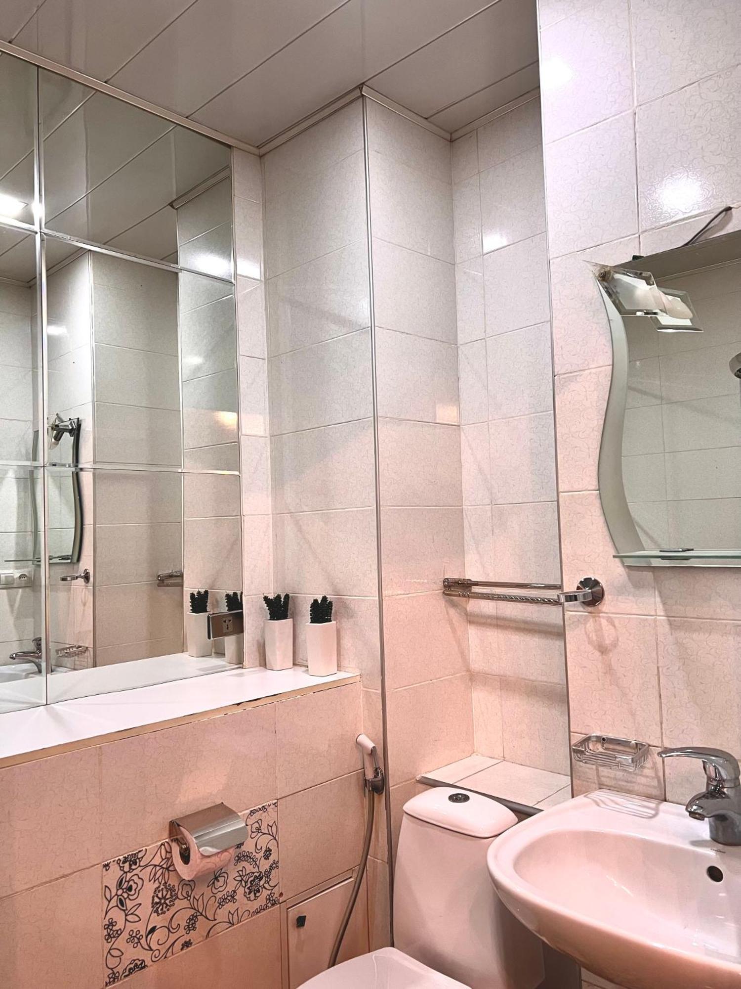 Hotel 6 Tbilisi Eksteriør bilde